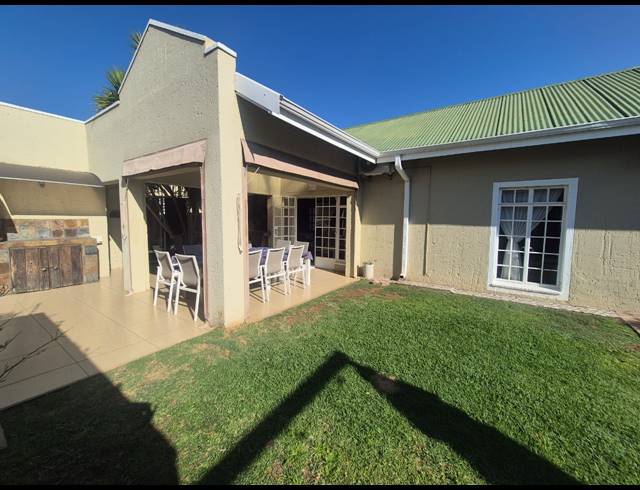 3 BEDROOM TOWNHOUSE FOR SALE IN VANDERBIJLPARK SW 5